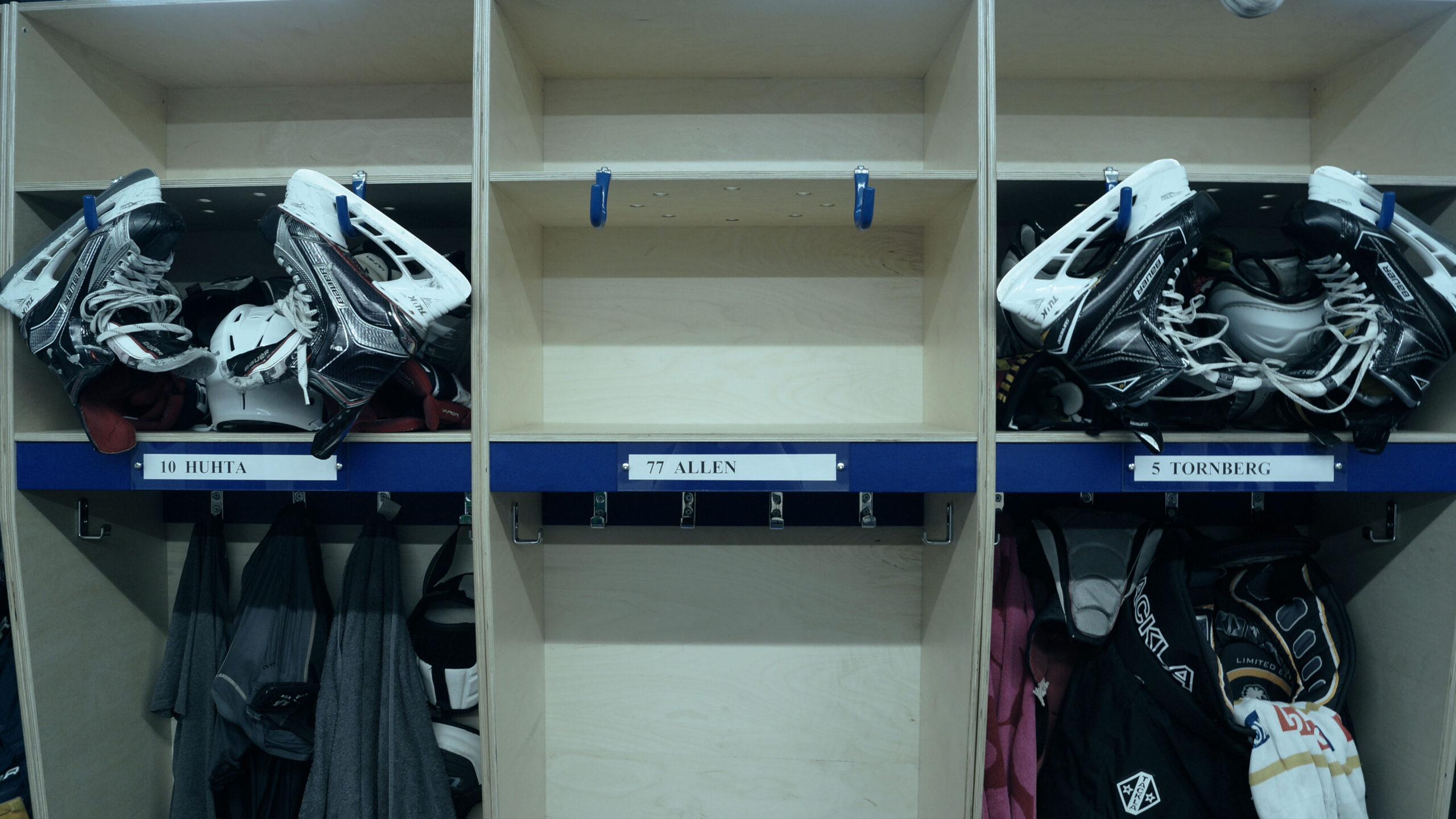 Dressing-rooms-3_3840x2160