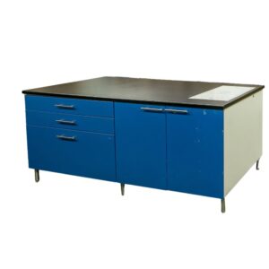 Säilytystila pukuhuoneeseen